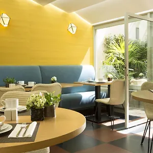 Hotel A La Des Artistes Paryż